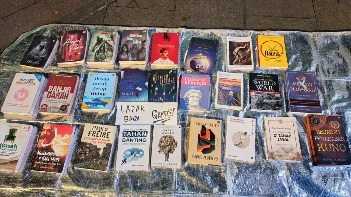 Koleksi Buku milik Raja Saut Martua Sinaga