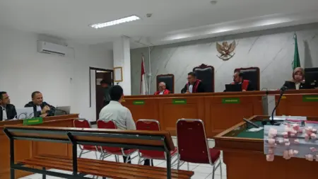 Terdakwa Sarjan menjalani sidang Tindak Pidana Korupsi (Tipikor) Bandung.