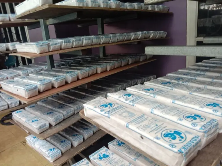 Harga Kedelai-Plastik Melambung, Produsen Tempe di Bandung Ancang-Ancang Kerek Harga Produk tempe di salah satu rumah produksi tempe di Cibiru Hilir, Kab. Bandung.