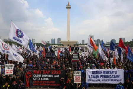 Ribuan Buruh Garut Bergerak ke Monas, Aksi Lokal Dijadwalkan Ulang