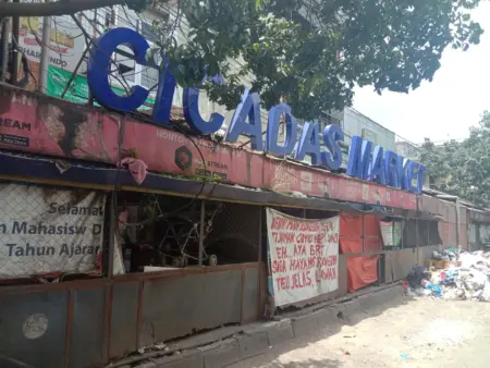 PKL Cicadas Tolak Relokasi, Pilih Kompensasi Rp10 Juta: “Jangan Korbankan Kami Demi BRT” Kawasan PKL Pasar Cicadas, Jl. Ahmad Yani, Kota Bandung, yang disebut akan terdampak pembangunan koridor Bus Rapid Transit (BRT) Bandung Raya