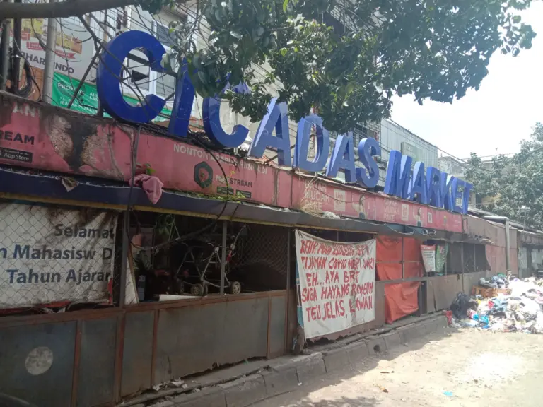 Kawasan PKL Pasar Cicadas, Jl. Ahmad Yani, Kota Bandung, yang disebut akan terdampak pembangunan koridor Bus Rapid Transit (BRT) Bandung Raya