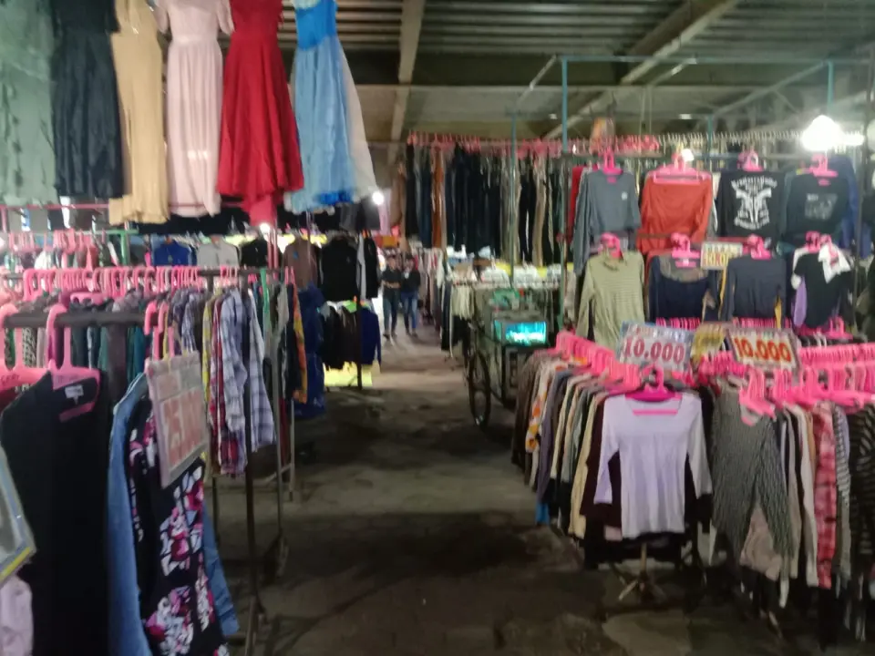 Suasana di Pasar Cimol Gedebage, Kota Bandung (27/4/2026)