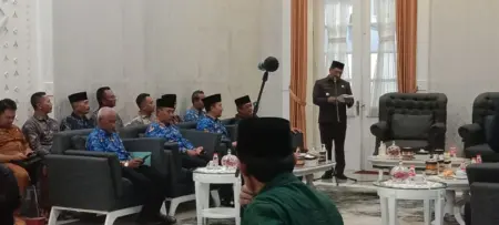 Bupati Garut Lantik Dua Kepala Desa PAW, Isi Kekosongan demi Optimalkan Pelayanan Publik Pelantikan dua kepala desa paw di pamengkang Pendopo Garut