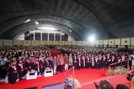 Menkomdigi Meutya Hafid Pesan Lulusan Tel-U Jadi Penggerak Digital dan Penjaga Kebenaran