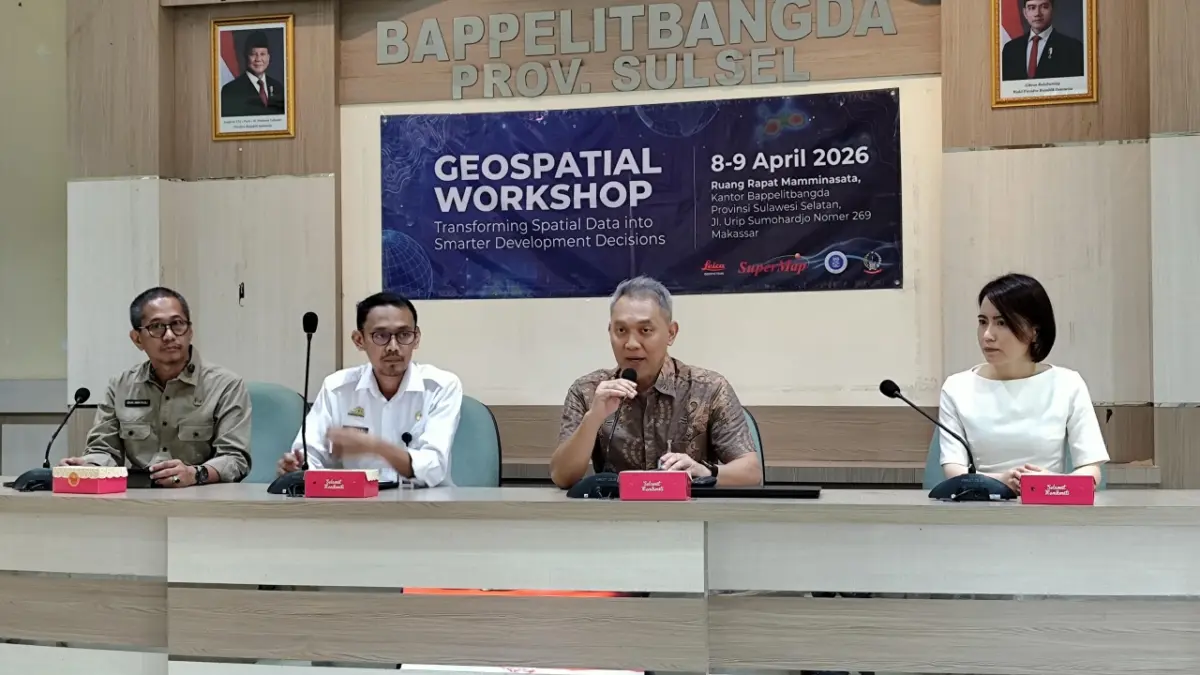 Pimpinan Bappelitbangda Sulsel bersama perwakilan PIDS ITB dan mitra strategis di acara workshop geospasial