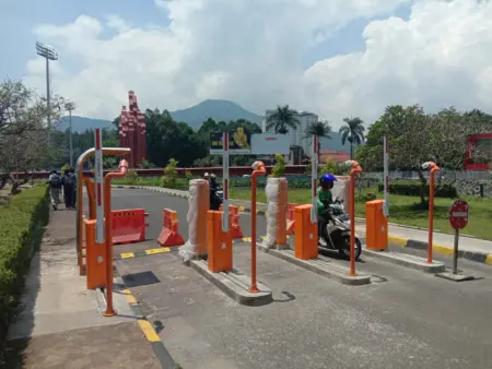 Ojol Jatinangor Tunggu Kepastian Unpad soal Akses Gerbang D Ojol Jatinangor Tunggu Kepastian Unpad soal Akses Gerbang D
