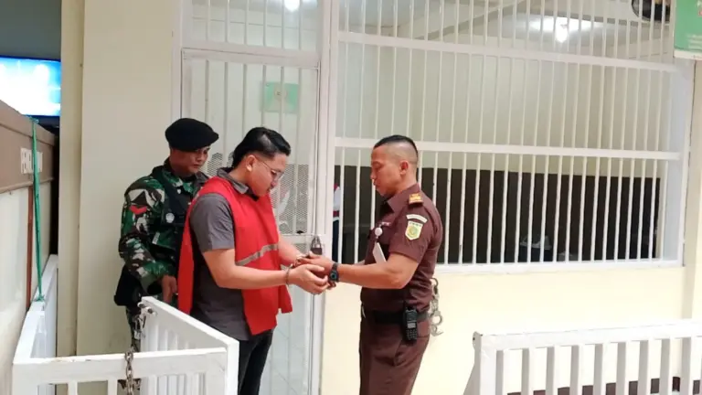 Muhamad Adimas Firdaus alias Resbob (Sarah/Koran Mandala)