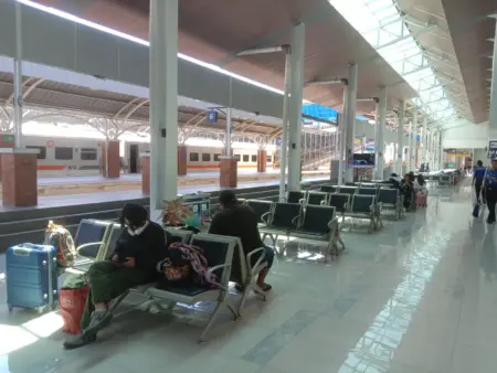 Angkutan Lebaran 2026: OTP Daop 2 Bandung Capai 99,55 Persen, Okupansi KA Tinggi Keberhasilan peningkatan OTP ini merupakan wujud komitmen KAI dalam menghadirkan layanan transportasi yang andal, aman, dan tepat waktu (Raka/Koran Mandala)