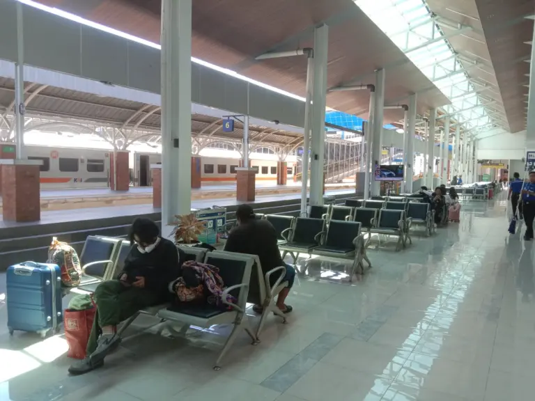 Angkutan Lebaran 2026: OTP Daop 2 Bandung Capai 99,55 Persen, Okupansi KA Tinggi Keberhasilan peningkatan OTP ini merupakan wujud komitmen KAI dalam menghadirkan layanan transportasi yang andal, aman, dan tepat waktu (Raka/Koran Mandala)