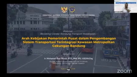 Kemenhub Dorong Integrasi Transportasi Bandung Raya, Masterplan Diminta Dievaluasi Pemaparan Dirjen Integrasi Transportasi dan Multimoda Kemenhub, M. Risal Wasal di acara Webinar "Revisiting Greater Bandung Transport Masterplan", Rabu (15/4/2026)