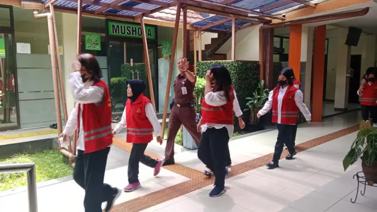 Sidang Perdana Kasus Sindikat Penjualan Bayi di gelar PN Bandung 7/4/2026 (Sarah/Koran Mandala)
