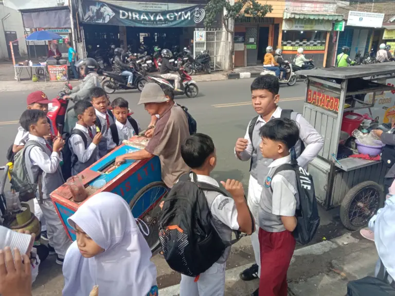 62 Ribu Siswa Bandung Terindikasi Gangguan Psikologis, Psikolog Soroti Faktor Kompleks Ilustrasi Pelajar Sekolah (Raka/Koran Mandala)