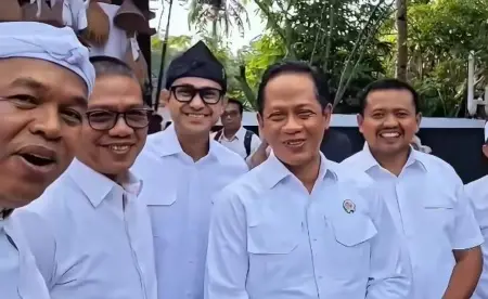 Gubernur Jawa Barat Dedi Mulyadi bersama Menteri LH Hanif Faisol Nurofiq dan sejumlah kepala daerah usai rapat pembahasan pembangunan PLTSa di Lembur Pakuan, Kabupaten Subang, Minggu (5/4/2026).(Tangkapan layar video Dedi Mulyadi)