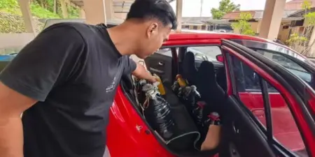 Isi Pertalite Pakai Galon, Pria di Sukabumi Ditangkap! Polisi Sita Ratusan Liter BBM Subsidi Isi Pertalite Pakai Galon, Pria di Sukabumi Ditangkap! Polisi Sita Ratusan Liter BBM Subsidi”