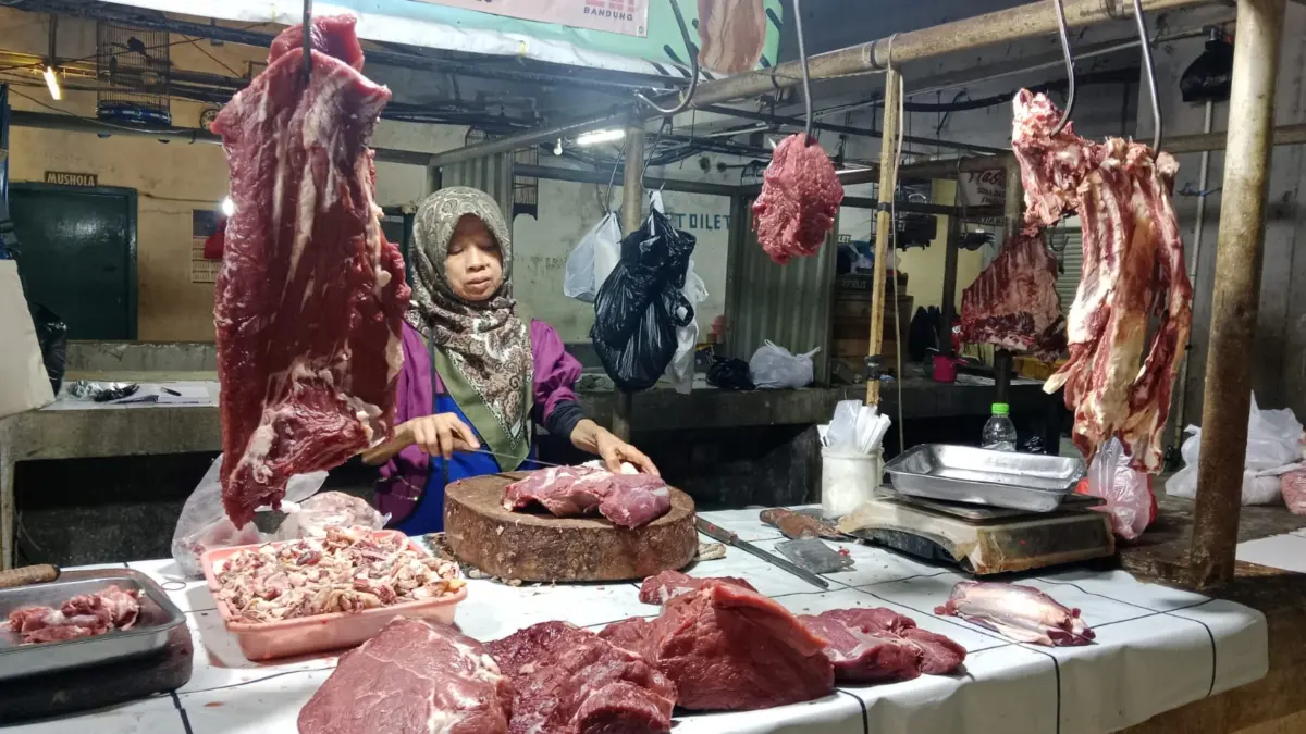 Jelang Idul Adha Harga Daging Sapi Tembus Rp 160 ribu per/kg di Pasar Kosambi (Sarah/ Koran Mandala)