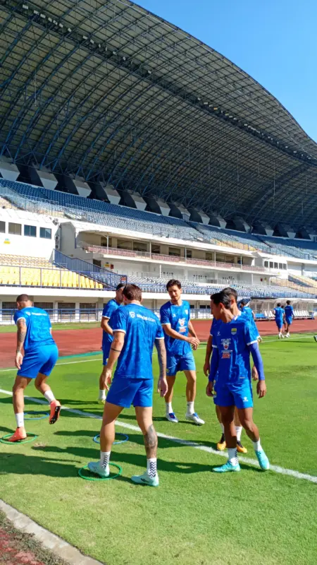 Waspada! Bojan Hodak Cium Ancaman Serius PSIM Yogyakarta, Tapi Persib Bandung Tak Gentar di GBLA Waspada! Bojan Hodak Cium Ancaman Serius PSIM Yogyakarta, Tapi Persib Bandung Tak Gentar di GBLA