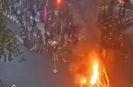 Aksi May Day berujung rusuh di kawasan simpang Cikapayang-Tamansari, Kota Bandung (Dok. ATCS Dishub Bandung)