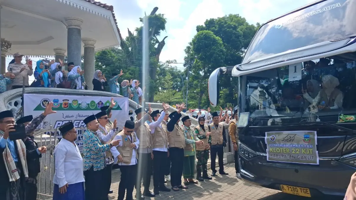 Kapolres Garut Pimpin Pengamanan dan Pelepasan Calon Jemaah Haji Kabupaten Garut Tahun 1447 H / 2026 M