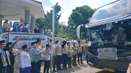Kapolres Garut Pimpin Pengamanan dan Pelepasan Calon Jemaah Haji Kabupaten Garut Tahun 1447 H / 2026 M