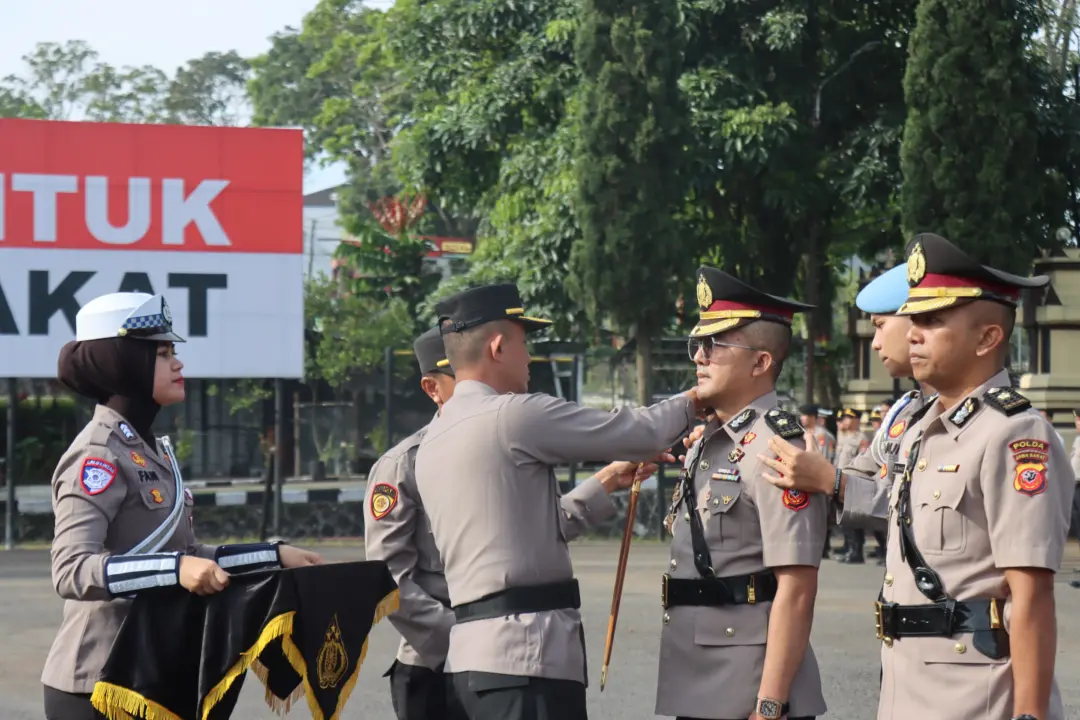 Kapolres Garut Pimpin Upacara Sertijab Wakapolres dan Kapolsek Jajaran Serta Pelepasan Purna Tugas Personel Polri