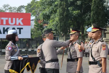 Kapolres Garut Pimpin Upacara Sertijab Wakapolres dan Kapolsek Jajaran Serta Pelepasan Purna Tugas Personel Polri Kapolres Garut Pimpin Upacara Sertijab Wakapolres dan Kapolsek Jajaran Serta Pelepasan Purna Tugas Personel Polri