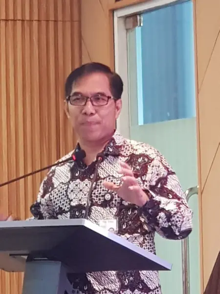 PROFESOR BERDAMPAK BAGI BANGSA Teks foto: Prof. Dr.Suyanto, Rektor Telkom University.