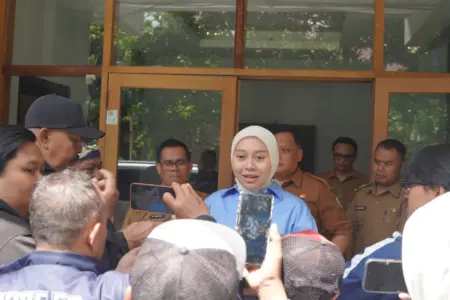 Pemkab Garut Akan Siapkan Ruang Representatif bagi PKL di area Jalan Pemda Wakil Bupati Garut, Putri Karlina