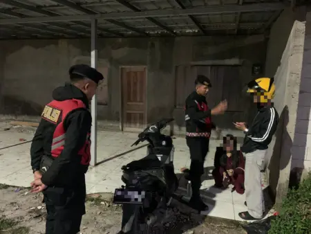 Libur Sekolah Dimulai, Bandung Kerahkan 350 Personel Antisipasi Kejahatan Jalanan Kepergok Tenggak Miras di Pinggir Jalan, Sepasang Muda-Mudi di Garut Diamankan Polisi