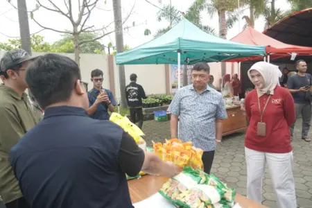 Jelang Iduladha, Pemkab Garut Gempur Harga Pangan Lewat Pasar Murah Bupati Garut Abdusyi Syakur Amin tinjau gelar pangan murah serentak,di Dinas Ketahan Pangan jl terusan Pahlawan pada Jum'at (22/5/2026)