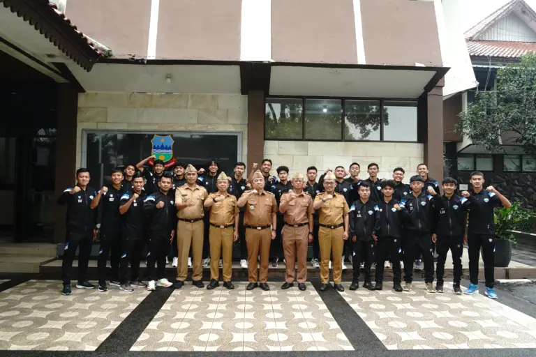 Bupati Garut Resmi Lepas 32 Pemain Persigar untuk Berlaga di Putaran Nasional Liga 4 Pelepasan 32 atlit sepak bola PERSIGAR oleh Bupati untuk mengikuti pertandingan Nasional