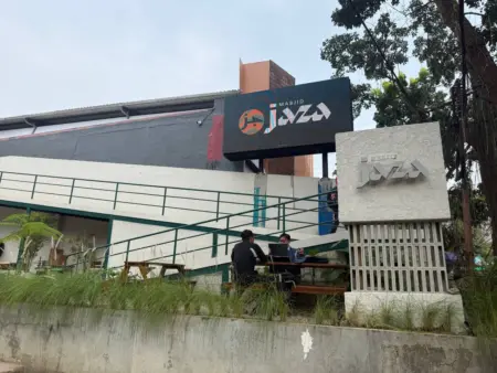 Dari Dentuman Musik ke Lantunan Doa: Wajah Baru Masjid Jaza yang Mengubah Malam Trunojoyo Bandung Dari Dentuman Musik ke Lantunan Doa: Wajah Baru Masjid Jaza yang Mengubah Malam Trunojoyo Bandung