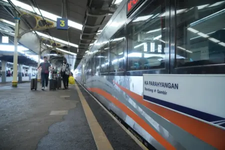 Perjalanan KA dari Bandung Kembali Normal Pascainsiden Bekasi Timur Perjalanan KA dari Bandung Kembali Normal Pascainsiden Bekasi Timur