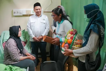 Kunjungi Korban Kecelakaan KRL, KemendukBangga/BKKBN Jabar Berikan Trauma Healing dan Bantuan