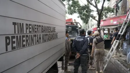Satpol PP Bandung Bidik Sejumlah Kawasan PKL, Cicadas hingga Dipati Ukur Masuk Radar Penertiban Satpol PP Bandung Bidik Sejumlah Kawasan PKL, Cicadas hingga Dipati Ukur Masuk Radar Penertiban