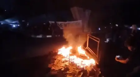 Aksi May Day di Bandung Berujung Ricuh, Pos Polisi di Simpang Tamansari Dibakar
