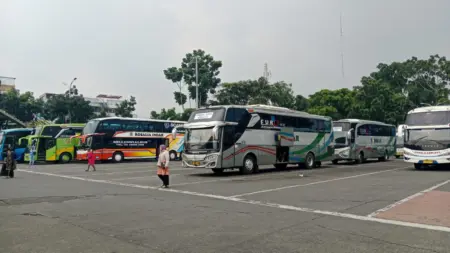 Relokasi Terminal Cicaheum Dinilai Berisiko Timbulkan Pengangguran dan Konflik Pekerja Suasana Terminal Cicaheum Sabtu sore 30/5/2026 (Sarah/Koran Mandala)