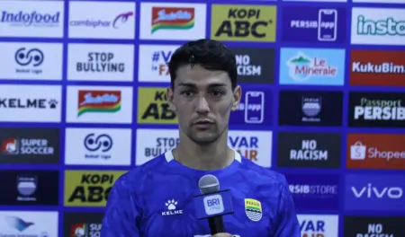 Barba Kobarkan Mental “Final”! Persib Bandung Siap Hajar PSIM Yogyakarta di GBLA Bek Persib Bandung Pederico Barba