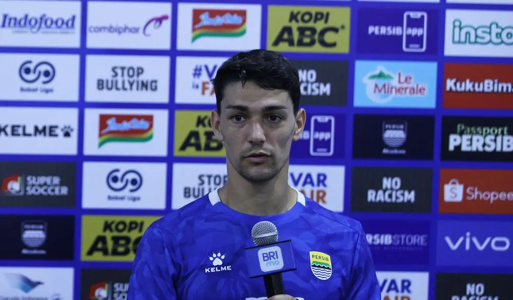 Bek Persib Bandung Pederico Barba