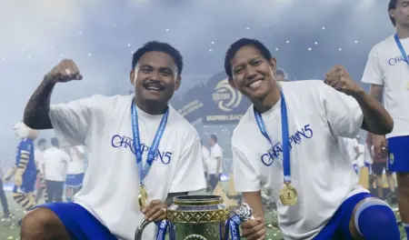 Saddil Ramdani Ukir Sejarah Bersama Persib, Persembahkan Gelar Juara untuk Sang Ibu Saddil Ramdani Ukir Sejarah Bersama Persib, Persembahkan Gelar Juara untuk Sang Ibu
