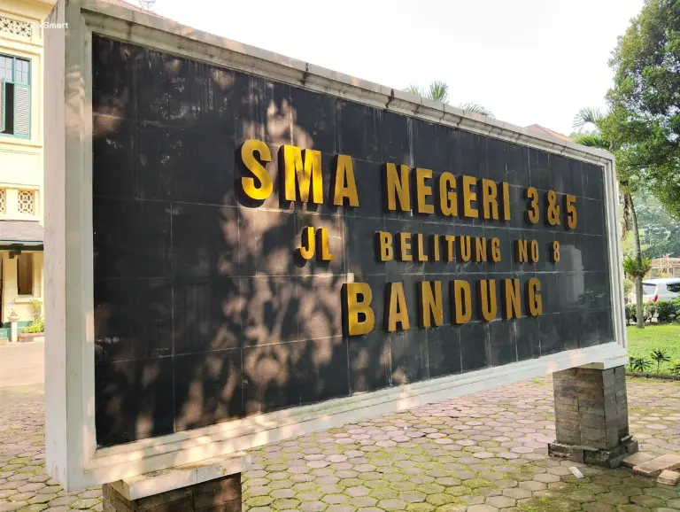 DPRD Jabar Bahas Reaktivasi SPP SMA Negeri untuk Tingkatkan Mutu Pendidikan Sekolah SMAN 3 & 5 Bandung Terdaftar Sekolah Maung. (Sarah/Koran Mandala)