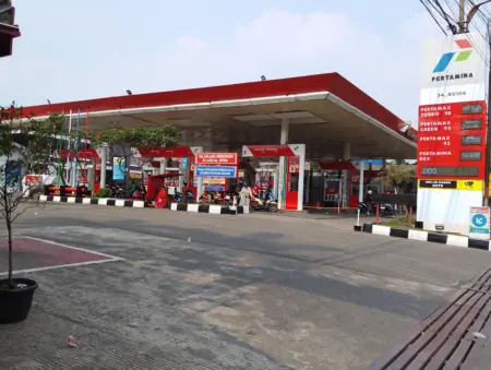Harga Pertamax Naik, Pengendara Rela Antre Pertalite Demi Hemat Suasana SPBU Pertamina Panghegar, Jalan Cibeureum, Kecamatan Andir, Kota Bandung Rabu 10/6/2026 (Sarah/Koran Mandala)