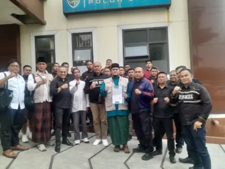 Sebut Jawa Barat Barbar, FUIBB Laporkan Abu Janda ke Polisi Sebut Jawa Barat Barbar, FUIBB Laporkan Abu Janda ke Polisi
