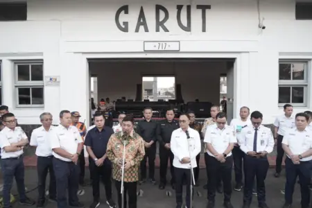 KA Cikuray Kini Layani Petani dan Pedagang, Permudah Distribusi Hasil Pertanian Garut Bupati Garut beserta PLT,Direktur Perhubungan perkeretaan Kementrian RI resmikan penambahan Gerbong kereta.Kamis (11/6/2026)