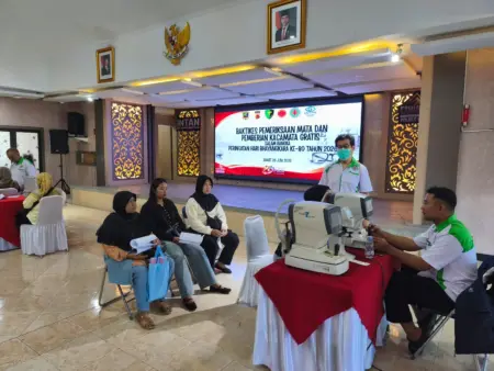 Polres Garut Beri Layanan Pemeriksaan Mata dan Kacamata Gratis untuk 200 Warga Polres Garut Beri Layanan Pemeriksaan Mata dan Kacamata Gratis untuk 200 Warga