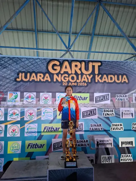 Syefa Syaqila Borong 7 Medali di Kejuaraan Juara Ngojay Kadua, Harumkan Nama SDN 5 Sukagalih Garut Syefa Syaqila sabet 7 Medali dalam kejuaraan Juara Ngojay Kadua,di SOR RAA Adiwijaya Tarogong kidul Garut,