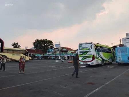 Meski Resmi Ditutup, Terminal Cicaheum Masih Layani Penumpang, Dishub Kenang Lewat Scene Mirip Preman Pensiun Suasana Terminal Cicaheum Minngu 28/6/2026 (Sarah/Koran Mandala)