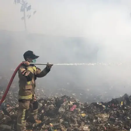 TPA Pasir Banjing Garut Siaga antisipasi kebakaran (Rida/Koran Mandala)