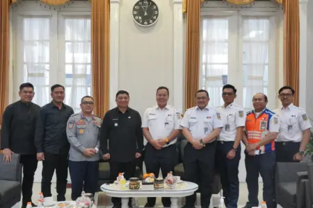 Pemkab Garut Terima Aset Pos JPL 19 untuk Tingkatkan Keselamatan Perlintasan (Rida/Koran Mandala)