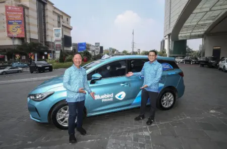 Direktur Utama PT Blue Bird Tbk, Andre Djokosoetono, perkenalkan Bluebird Prime (foto: doc Bluebird)